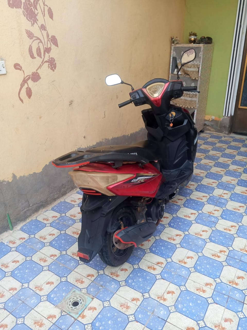 دراجه جامبو للبيع السعر 300 وبيها مجال اللي يريدها يدق على هذا الرقم***********
