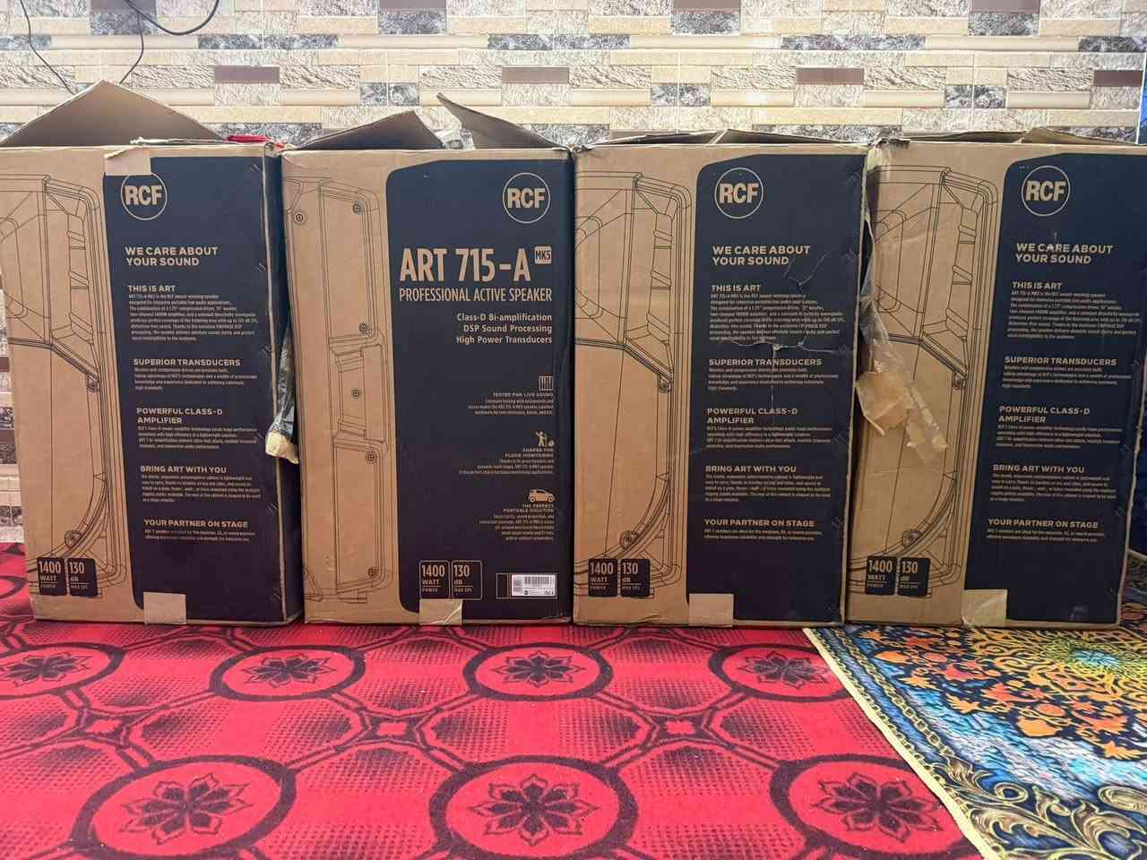 سماعاة RCF715 A كلش نضيفاة استعامل بس عشرة محرم والرايد يشتريهن يتواصل على الرقم ***********
