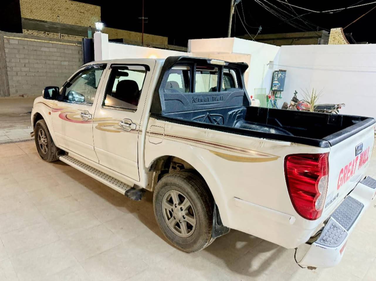 سلام عليكم ورحمة الله وبركاته
سياره بيك أب كريت ويل موديل 2018 كير تحوير اوتماتيك  سنويه ساقطه لون ابيض صبغ قليل كلش  في الچاملغ الخلفي السعر 99ورقه وبيها مجال الرقم 
عنوان كربلاء
***********
