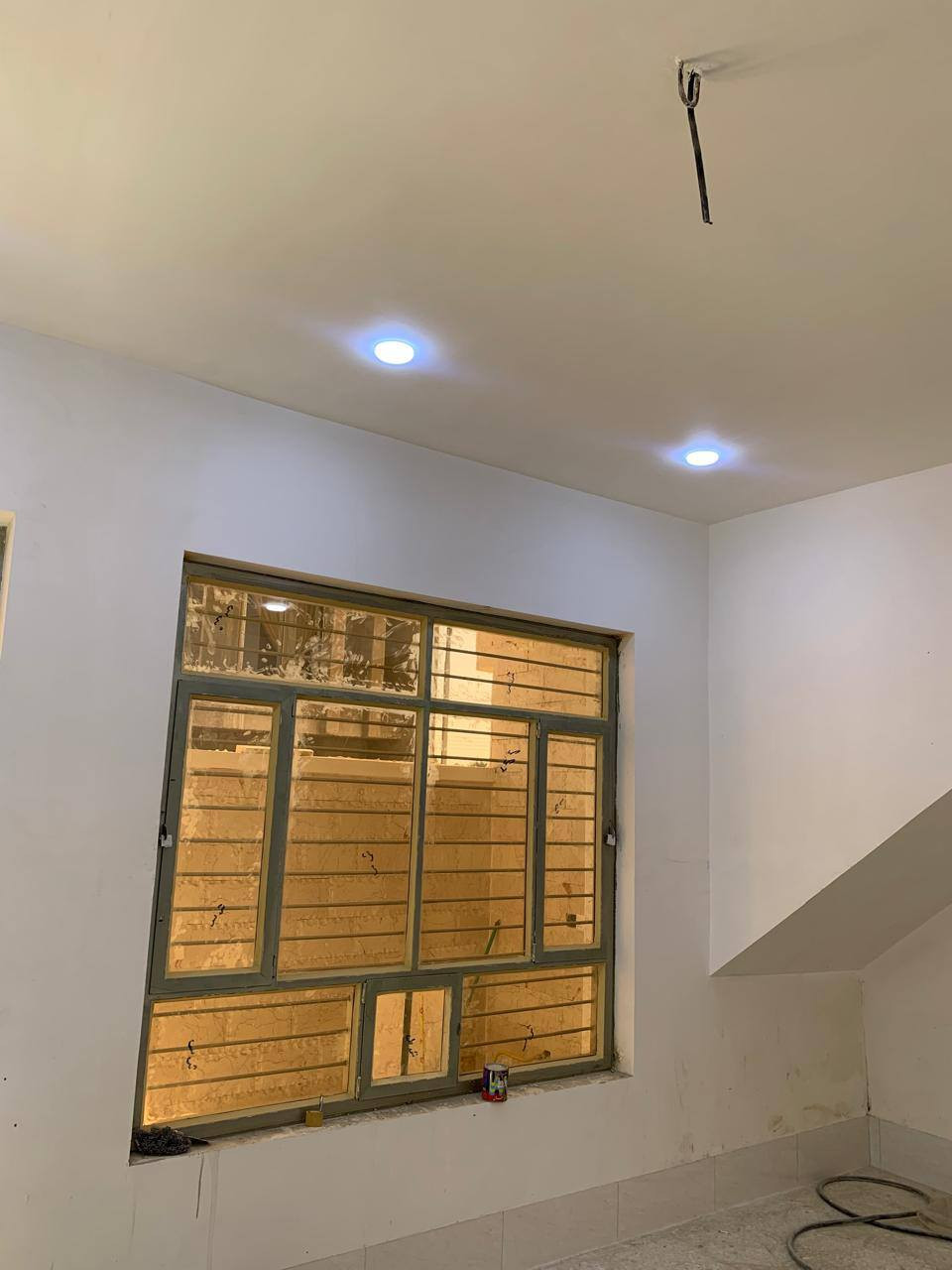 السلام عليكم .. منزل طابق ارضي للايجار في الدورة حي دجلة شارع النسيم قرب مطعم الساعة
يحتوي على صالة كبيرة و غرفتين نوم و مطبخ و حمام 

بناء حديث 
مبلغ الاجار 400 الف 
للاتصال ***********
