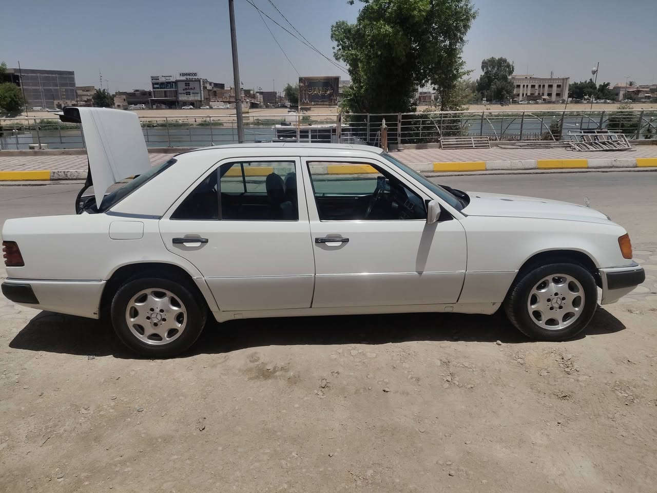 ياالله للبيع فقط دب 🐻 300 موديل 92 رقم بغداد دولي 
السياره بلاديه بدون صبغ 
مكينه وكير جدد 
حداديه امامي وخلفي جديده بمعنى الكلمه
تخم تاير جديد
تبريد شغال ثلج
مراوح كهربائية أنسى الحماوه شلع
غرفه جلد جديده جداً
كشنات كهرباء
جام 4 كهرباء 
سنتر لوك عل السويج البلادي
اريل كهرباء 
قواعد دبل وبرانكيت شركة
مكفوله من الضربه والخياس والصبغ
السعر 78$ وبيها مجال بسيط جدا مكاني #حله #عوفي
***********
