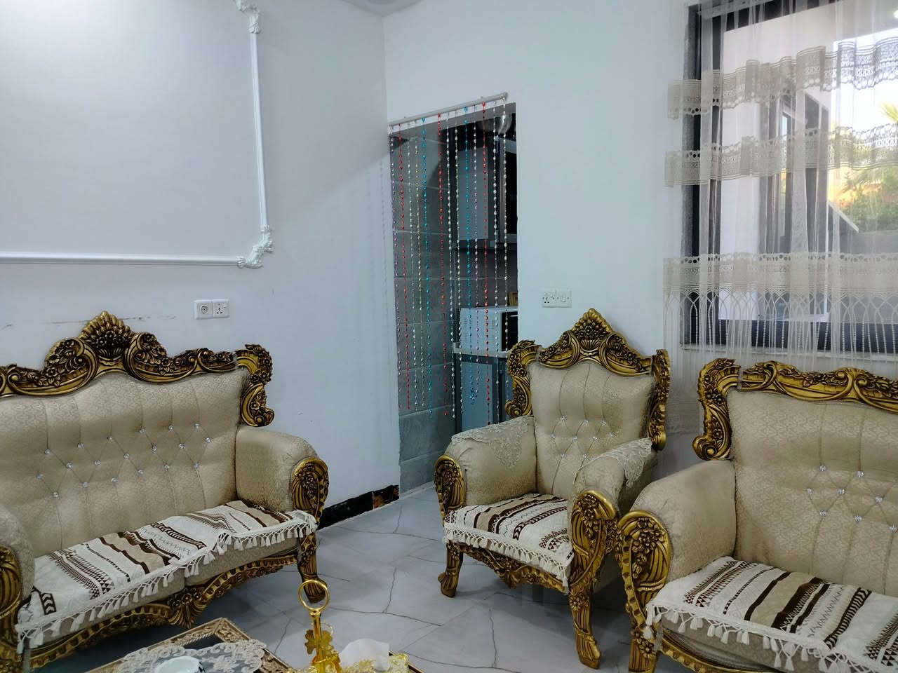 ⭕بيت للبيع 🏡 
في حي الإعلام، البيت بناء حديث
#المساحة:- 100م📏
#الواجهة:- 6 متر
#طابقين
#للإستفسار:-
مراجعة المكتب أو الاتصال بالارقام 👇🏼 
***********📞
***********📞
