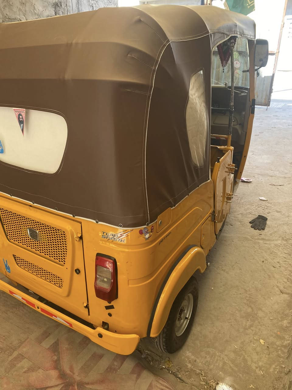 السلام عليكم تكتك للبيع موديل 21مرقمه رقم وسنويه *********** ‏زعفرانية 
￼
