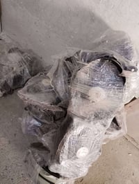 سماعات ياباني مشكل الكميه 300 زوج شلعه السعر 6500 الزوج الواحد 0774773...