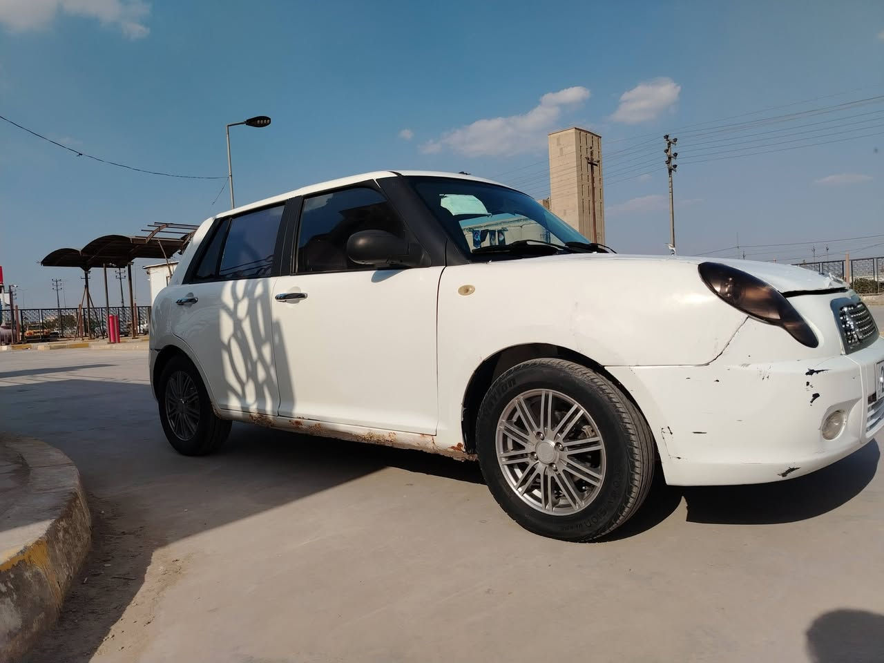 ليفان 320
موديل 2013 بسمي سنويه ل 30
بيه جاملغ مبدل جهة السايق
مكينه وكير وحداديه كله تمام فقط نقص غاز لتبريد
ب ٣٥ وبيه مجال مكاني الديوانية ***********
