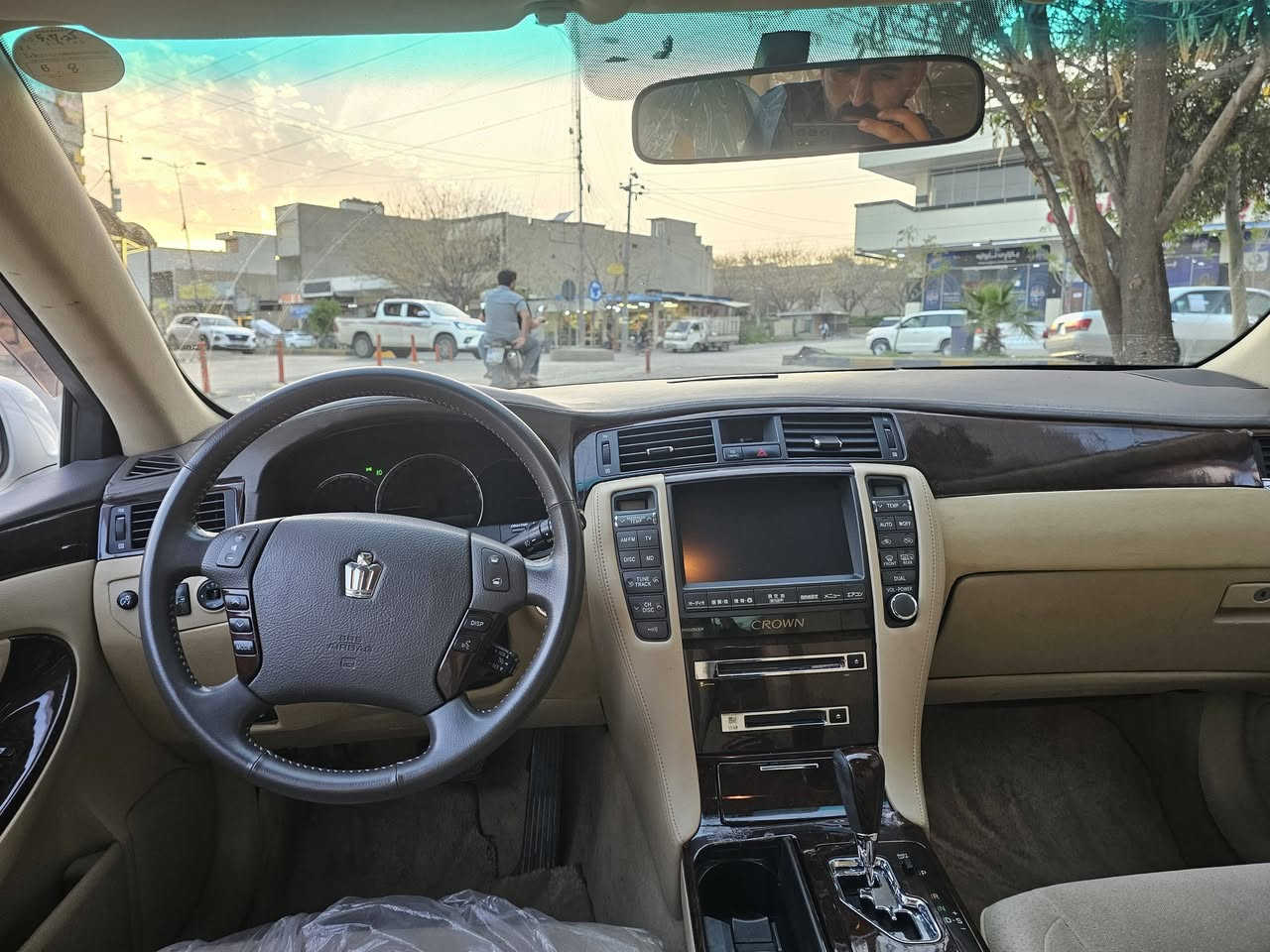 سلاو شاهينه ساخ ٢٠٠٧ ساج مه له كي بجوك به كه وره ٣دوكمه به رده سه ياره كه لوك لوكه يه ك بارجه ي ياباني بوياخه كودم بوكردوه يه ك دينار مه سره في نيه سعري٨٢ كلاو توزيك مه جال شوين ده ربه نيخان ***********______***********
