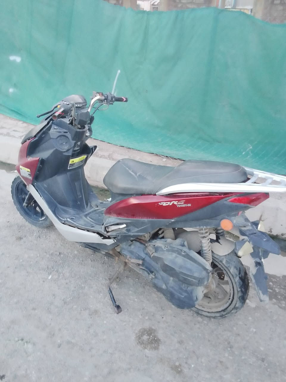 دراجه يامها حجم 13 يوبن للبيع بس ناقص ويل الخلفي نظيف مال البيت الاتصال على هاي الرقم ***********سعره 250 الف مع مجال
