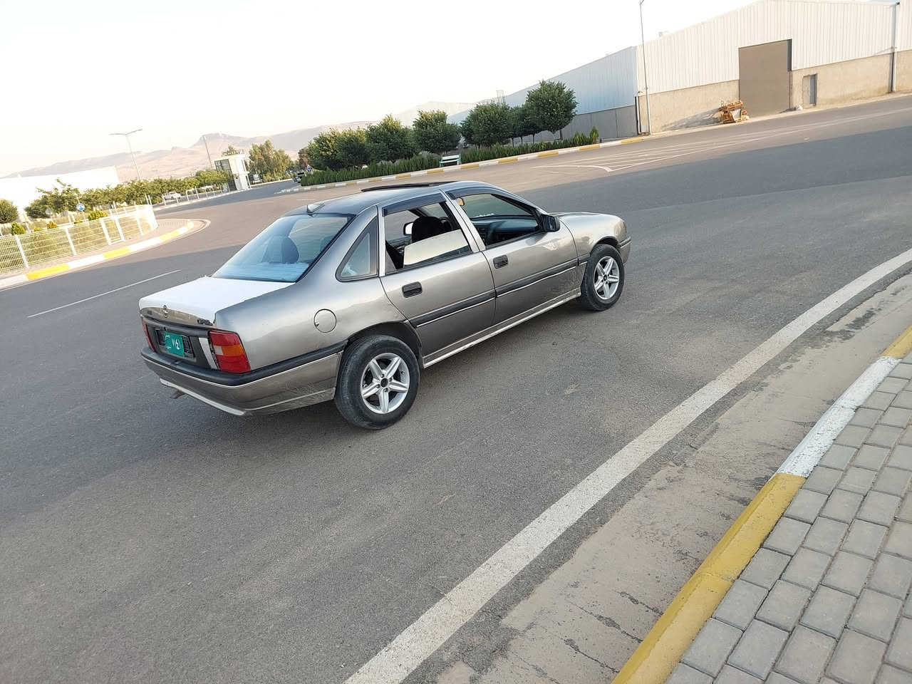 ❤بەناوی خوای گەورەو میهرەبان❤ ئۆپڵ ڤیکترا    مۆدیل 1990ئارم پلاسیک سلیمانی بەشەرتی ئارمو ئەوەلیات و موسو براوە ش بەشەرتە دەعامی بۆ دەعامی بەشەرتە گیرو مەکینە بەشەرتە مەکینە 20  سوکان پاوەر  و سیدی و ئەی بیئێس و قفڵ مەرکەزی و کۆنترۆڵ سڵایت    یەک دینار مەسرە فی نیە   کارەبای گشت گیانی ئیشە کات  و چوار تایەو ویلی  تازەی لەژیڕە   پێشو دوای تازە داگیراوە   سعری 21گەڵاو معامەلەیە کەم  شوین سلێمانی     ژ . م   ***********             ***********
