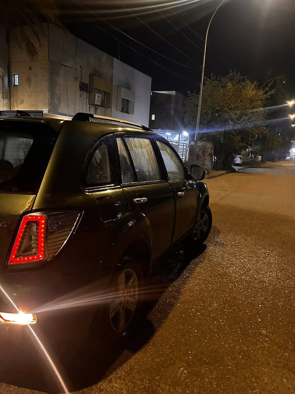 السلام عليكم للبيع ليفان اللون زيتوني السياره خير من الله اني بيدي استلمتها من الشركه مابايعها ابد السياره بيها اثر جراد كير عادي 4سلندر مكينه وكير مكفولات السياره رقم بغداد بسمي السعر 57وبيها مجال خير من الله الرقم *********** المكان بغداد القريه النفطيه للعلم السياره ببها منضومه غاز يعني لاتفكر ابد بالصرف
