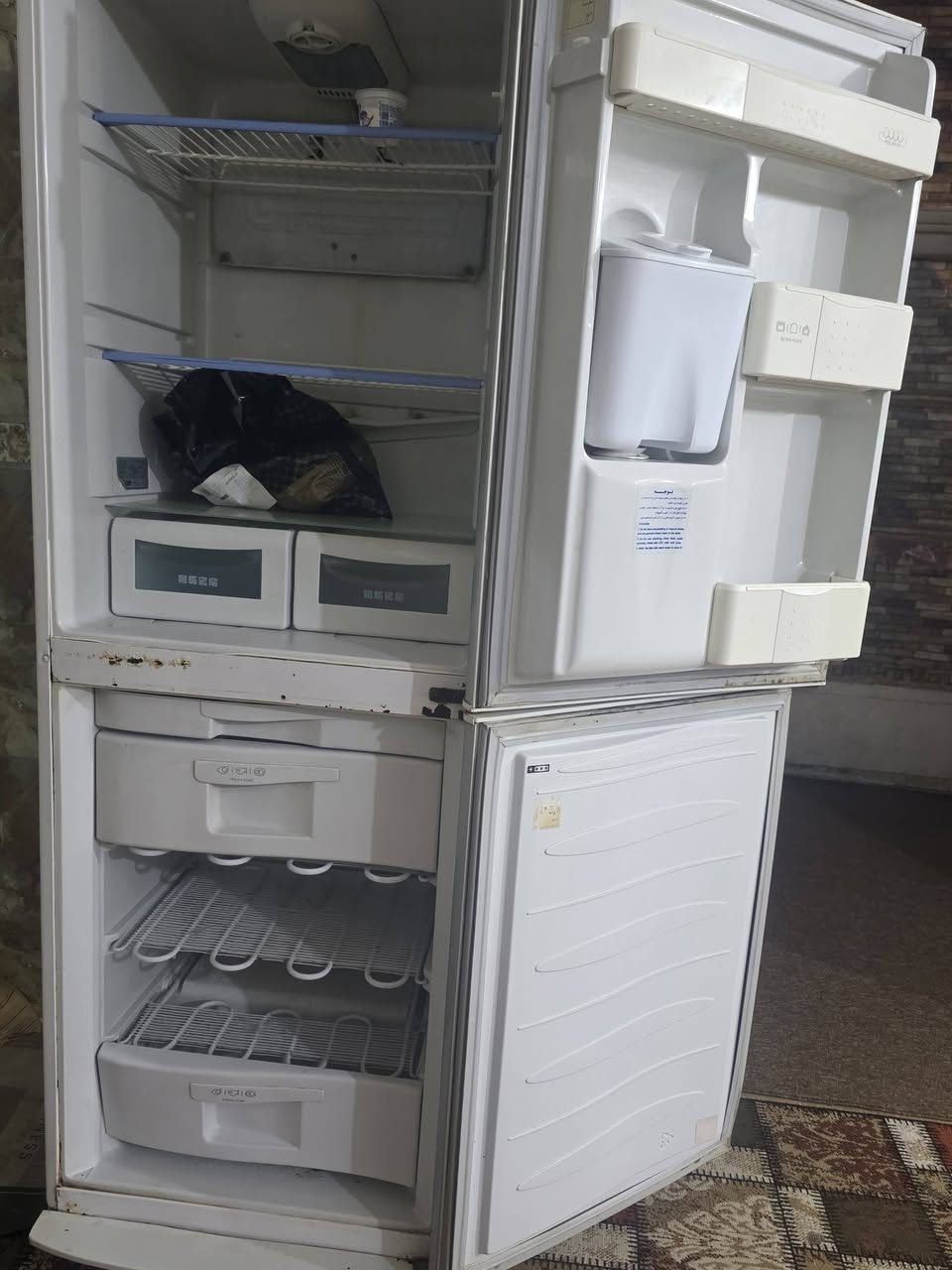 ثلاجه مجمده براد كلها موجوده بيها كلش زينه ب٤٥٠ قويه  شراي تصل  ***********
