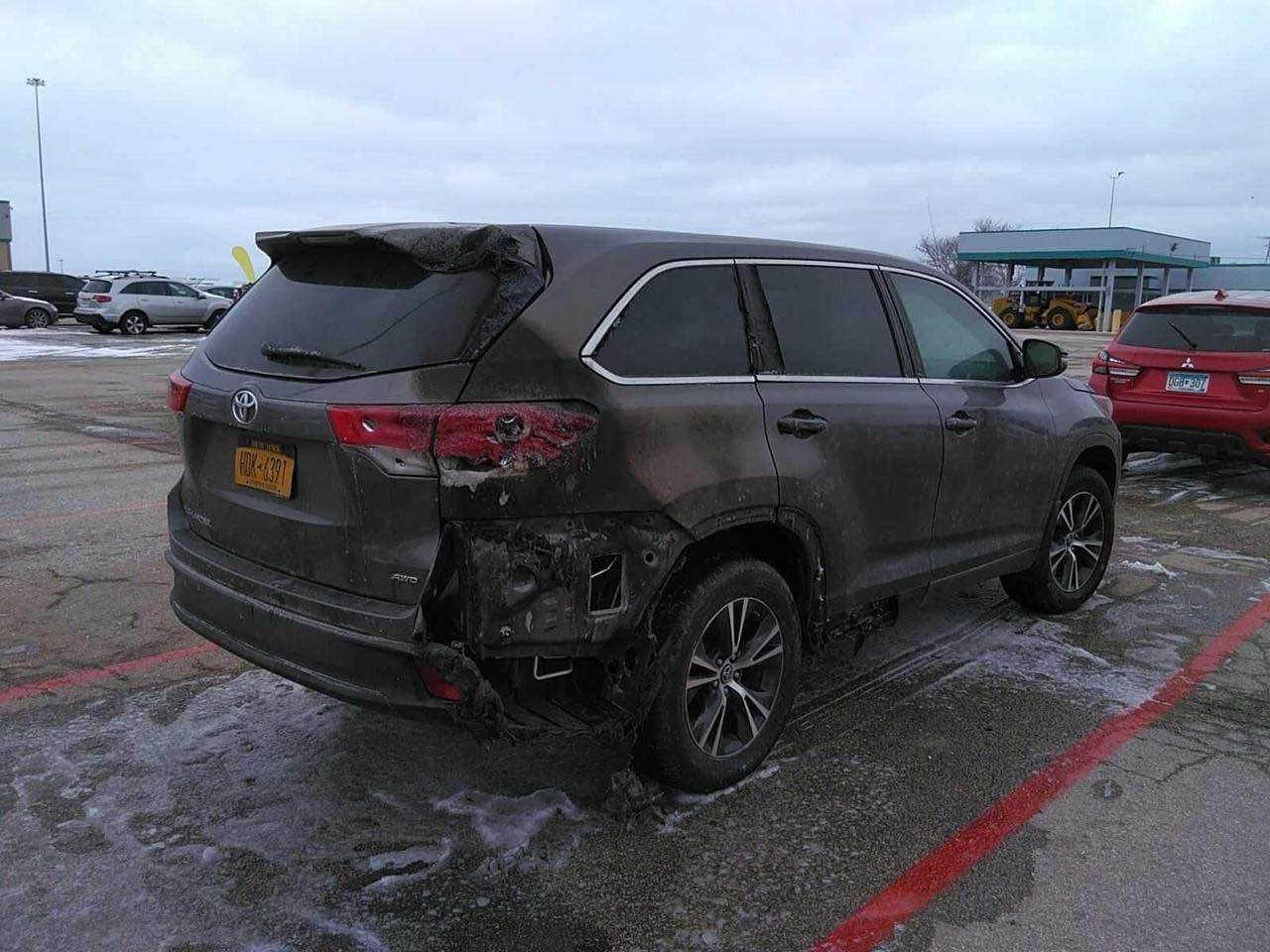 تۆیۆیا هایلندر 2019
سیارە زۆر خاوێنە 
4 تایەی نوێ 
ڕادار 
دبل اکسل 
7 نفری
تعدیل سورعە
ڕاداری جادە 
مواسەفاتی off road 
چەندەها مواسەفاتی تر  
سەیارەکە بێ لێدرانە 
3 پارچەی بەس پەمپ کرایتەوە 
دەرکە + چاملغ + نیو سندوق

250 وەرەقەو مەجالەکی برایانە 

تویوتا هایلندر 2019 
سیارة کلش نضیفة
4 تایرات جدید
رادار
دبل اکسل
7 نفری 
تعدیل سرعە 
رادار شارع مواسفات off road
مع مواسفات الاخری 
سیارە بدون ضربة
3 قطعة بس پمپ  
باب + جاملغ + نص سندوق
رایدین 25000$و مجال 

***********
***********
واتس ئاپ - ڤایبر أربيل, العراق
