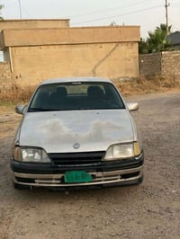 اوبل اوميغا • قير ومحرك شغال • عليه مجال