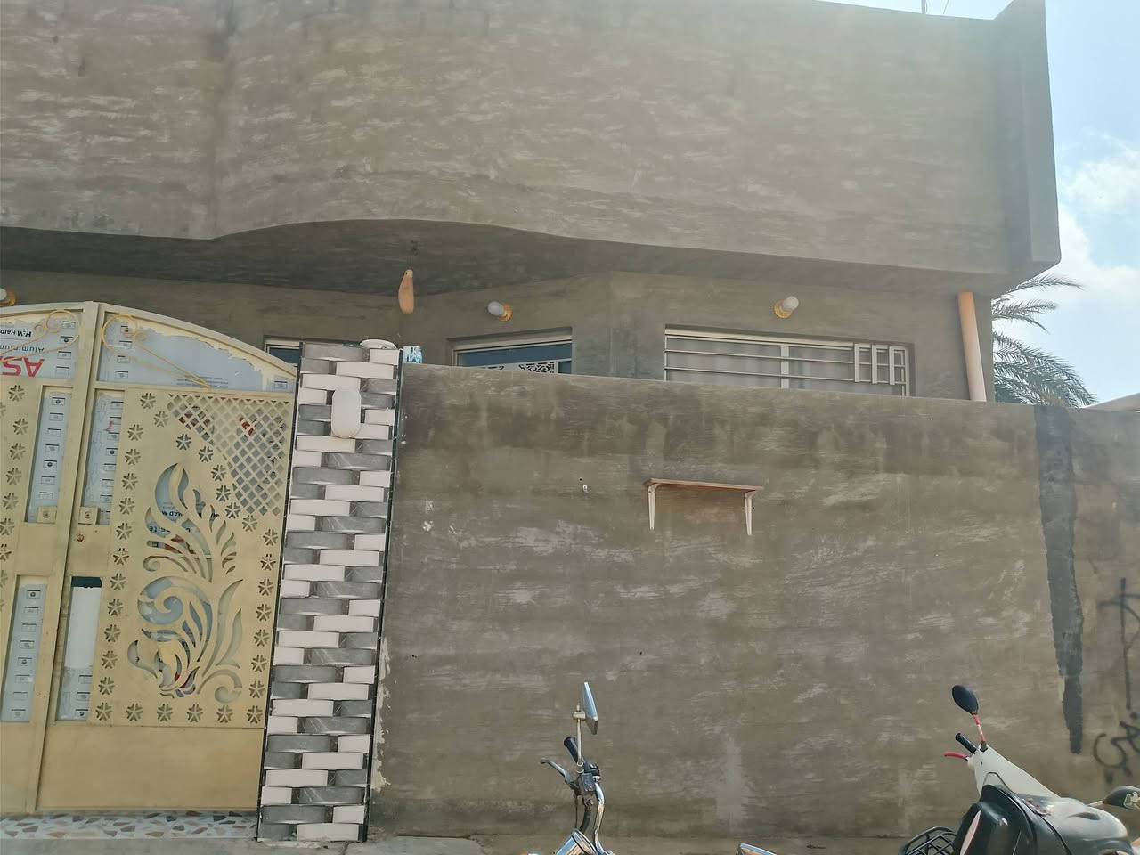 بيت للبيع في حي العباس الزراعي قرب اسواق المصطفى *********** 
الاتصال على هاذا الرقم الواجهه 120متر مساحة الطبية 125
