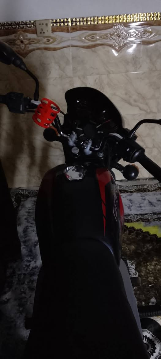 السلام عليكم للبيع بوكسر 22 نازله ب23 الدراجه نظيفه واحلى من الصور السعر مليونين و250العنوان بغداد الشعله للاتصال ***********
