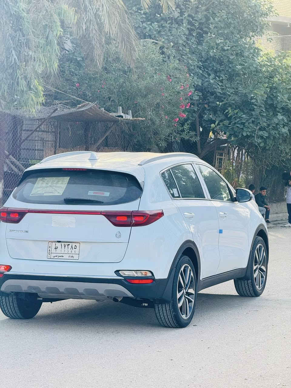 سلام عليكم ورحمة الله كيا سبورتج وراد خليجي  ستلام شركه زيرو موديل 2020 رقم بغداد حره مشروع وطني  بسمي تحويل ثاني يوم سياره كلش جديده وجاهزه سياره مكفوله عده رشه بصيطه بل جاملغ الباقي كفاله مواصفات السياره 
1 محرك. 2000 دوش 
2 شاشه كبيره + كامره دواره 
3 مري شفط + شاره 
4 حساس خلفي 
5 حساس امامي 
6 داخل عسلي 
7 كشن جلد 
8 ويل كب حجم 19 
9 لد نهاري امامي 
العنوان الناصريه المركز  موبايل *********** السعر 180مجال بصيط
