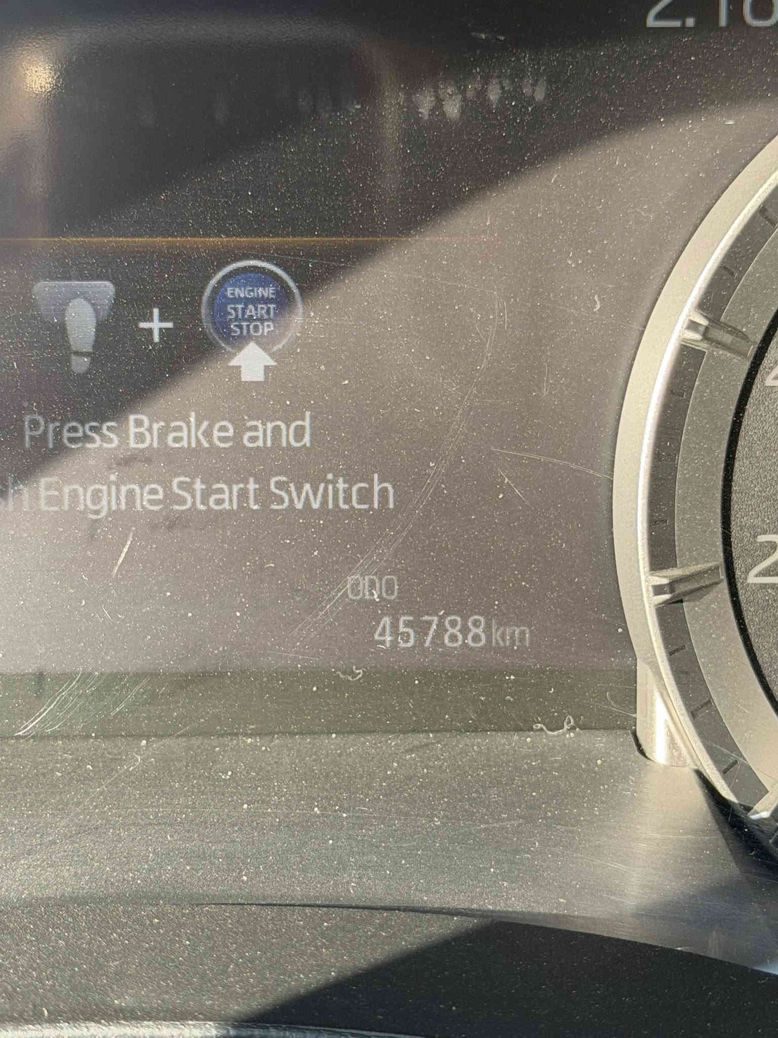 هايلندر XLE 2022 V6 فول مواصفاتAWD للبيع تفاصيلها كامله داخل الصور موضحة بعدها جديده بمعنى الكلمه ماشية 45 الف كيلو تعتبر كلين حادثها فقط تخريب جامه اماميه واكو بيها مكان كلش صغير صبغ مأشر علي بدائره صغيره بالصوره .
سعرها 33 الف وبي مجال.
مكان السياره الرمادي.
***********
