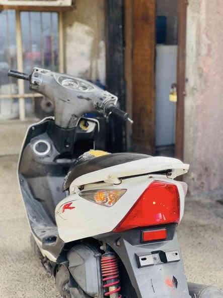 السلام عليكم للبيع ماكس ثعلب 140مكفوله كفاله عامه جيب فيتر وتعال افحص دراجه مال رمبه صارله 40يوم نازله دراجه كله شغاله من طول لطول وكفاله كفرات ختم واحد دراجه جاهزه مال جناي تاخذه وتترحملي الله شاهد سعر (750)مكاني بغداد الجديده الامين الثانيه رقمي (‭٠٧٨٨ ٦٩١ ٩٩٠٥‬)
