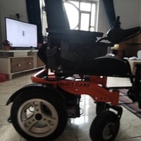 كرسي متحرك • حجم كبير • نظيف وايد