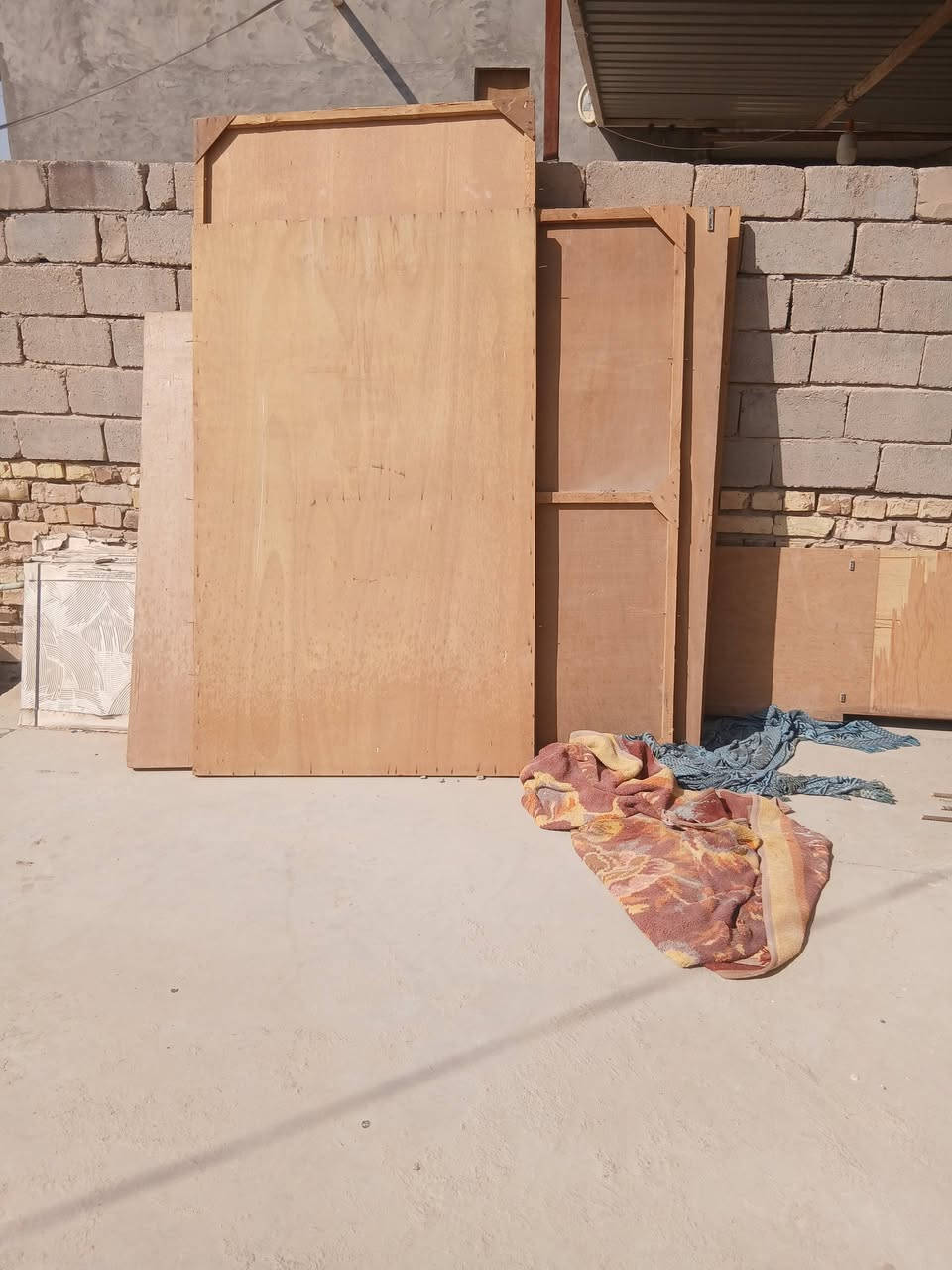 سلام عليكم غرفه كامله اليريدهه ومحتاجهه يجي ياخذهه بلاش بس كون محتاجهه صدك *********** حله نادر
