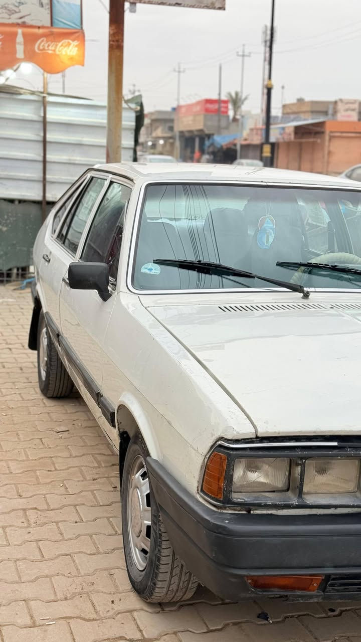 السلام عليكم مكلف بالنشر
برازيلي 1988
محرك كير شرط
صدر تايرات جديد
رقم نينوى دولي شرط التحويل 
سيارة بلاديه على وضع الشركه
السعر 30 وبيها مجال
للاستفسار اكثر الاتصال بالرقم
***********
مكان السيارة صلاح الدين الشرقاط
