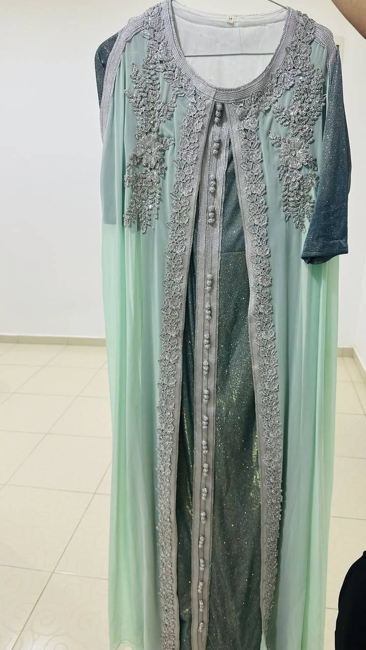 السلام عليكم بنات عندي هذا القفطان ماخذته من محل حواء بختياري ب170 جديد ملبوس مره وحده ابيعه ب50 وبي مجال


**إذا كنت صاحب هذا الإعلان وتريد حذفه لأي سبب، رجاءا أرسل رسالة إلى الدعم الفني**