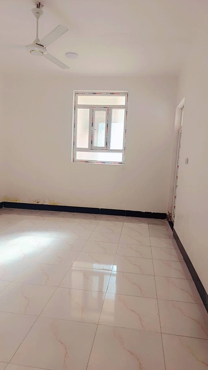مشتمل طابق اول مدخل معزول غرفتين واستقبال ومطبخ وحمام وصحيات خارجيه وداخلية الزراعة خلف مطعم الدلة وقريب على كلية المعارف للإستفسار الاتصال على الهاتف *********** ملاحظة اني مكلف بالنشر
