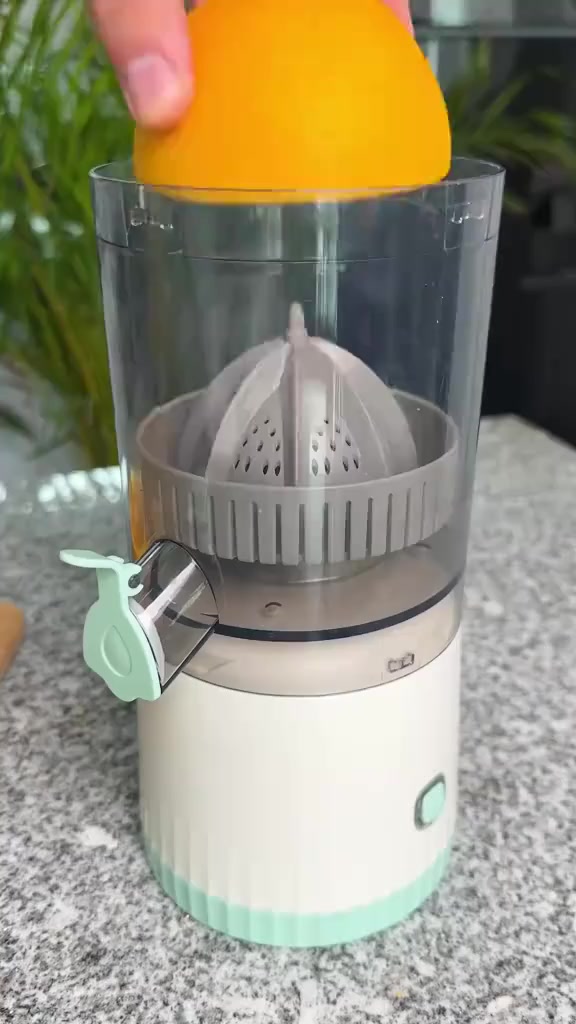 ✨ انتعاش فوري… بلمسة زر!
مع Citrus Juicer المحمولة بعد ما تحتاج تنتظر أو تتعب بالعصر اليدوي. حضّر عصيرك الطازج خلال ثواني، وين ما تكون – بالبيت، بالدوام، بالجامعة أو حتى بالسيارة.
🥤 طعم طبيعي 100%
🔋 شحن USB سريع
👆 تشغيل بزر واحد
🔄 دوران 360° لاستخلاص أقصى كمية عصير
🧼 سهلة الفك والتنظيف
🎒 حجم عملي ينشال بأي مكان
تعصر البرتقال والحمضيات وغيرها بسهولة، والهيكل الشفاف يخليك تشوف عصيرك وهو يجهز قدامك!
💥 صحتك تبدأ من كوب عصير طازج يوميًا.
لا تفوّت الفرصة وخلي الانتعاش يرافقك بكل لحظة


**إذا كنت صاحب هذا الإعلان وتريد حذفه لأي سبب، رجاءا أرسل رسالة إلى الدعم الفني**