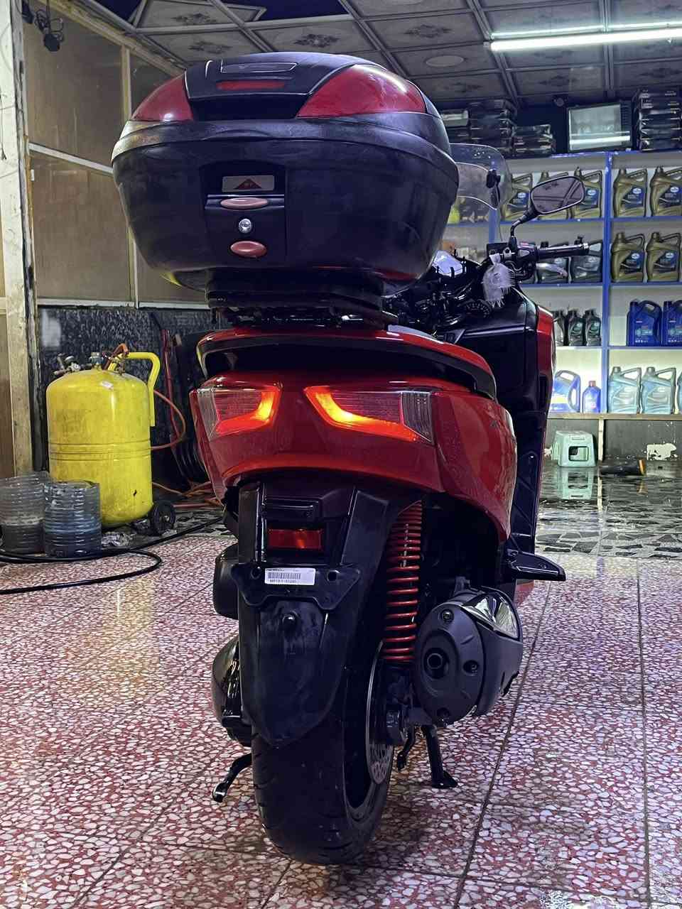 يالله 
سلام عليكم 
فورزا 012 كفاله عامه برغي ممفتوح بيها استاند صفح حساس كلوبات زنون تخم تايره جديد الدراجه احله من الصور مكينه لا نضوح ولا تنقيص ولا دخان نكره وحده وين ميعجبك روح دراجه ماشيه 30 الف مكفوله من الفتح والصبغ والتبديل العنوان بغداد السيديه تواصل ***********
