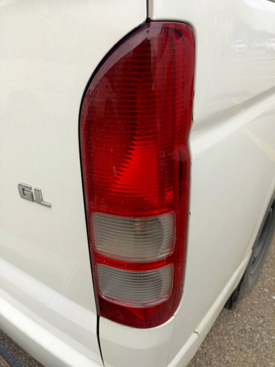 السلام عليكم عندي لايتات ودعاميه وشباك وبك لايتات بجم كامل مال السياره البلاديات اريدابيعهن السعر ٣٠٠وبيه مجال هاتف ***********
