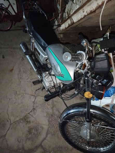 سونك اربعه كير مديل 23دراجه كامله مكمله تجي بعينك وتشوفها شلعه ومعدل دهن احطلها ابو العشره مداريها الدراجه شخط مابيها الكهرباءيات شغاله باتري جديد550وبيها مجال
