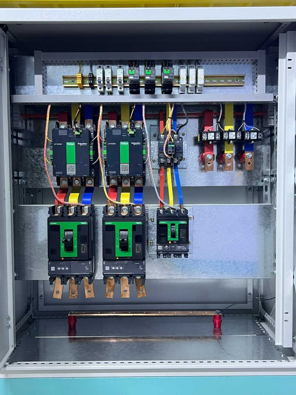 تم بحمد الله انجاز عدة لوحات سيطرة صناعية

ATS ، acb 1600A , acb 800A
MDB , mccb 1000A

Power factor ,1000Kv

ATS , 400A
MDB , 400 A

المواد المستخدمة من شركة شنايدر

تجهيز ، عمل ، نصب ، صيانة ، كشف ، تصميم
بادارة كادر هندسي و فني متخصص

العنوان
بغداد / كمب سارة / قرب مجمع سيد مأمول التجاري

للتواصل و الاستفسار يرجى مراسلتنا على واتساب او ماسنجر الصفحة او الاتصال على

*********** الفني مثنى
*********** مهندس فيصل
