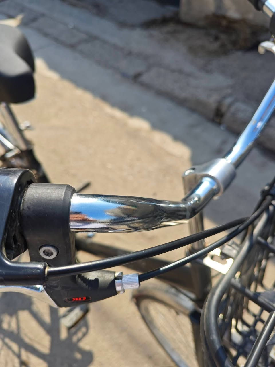 سلام عليكم بايسكل بناتي حجم 27 حاوية ياباني
الباسكل كلش نضيف مابي اي نقص 
كير 7 نمر 
كشن طبي 
سعر 90 قفل غير قابل للتفاوض و العملة
مكاني البياع الرسالة الثانية 
للتواصل *********** بي واتساب
