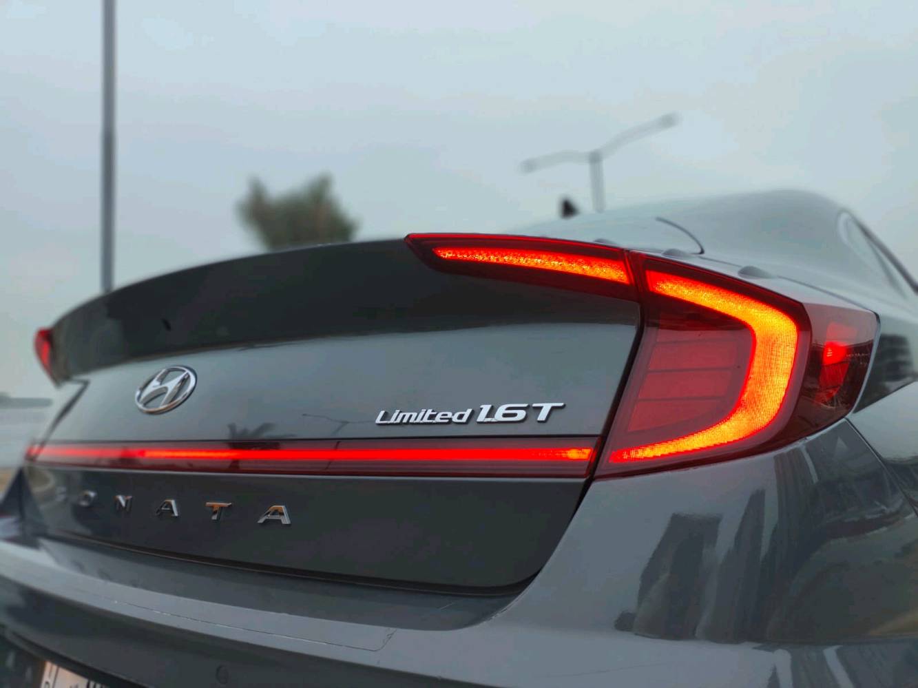 الحلوه للبيع او مراوس بيكم امريكي وفرق انطي بلمعقول 

ارخص سوناتا للمتد بهل ممشه ولون وبدون ايرباك لاتقارنه بل  SEL هاي لمتدد وحره مومعوقين

سوناتا 2022 لمتدد LIMITED اعله فئة Vib  ع ايدي اني استوردته من 22 
ماشيه 52 الف كيلو حقيقي
ضرره طخات بدون دواخل ولا ايرباك  وموجود سونار بلمنشور وصور الضرر لون سمنتي مميز 🩶
رقم بغداد حره بسمي 
خمس وضعيات قياده ✈️
موصفات مزوعه الاخير 
-----------
بصمات + داتاشو ع زجاج امامي + بانوراما + 5 كامرات + رادار جانبي امامي مانع تصادم + حساسات + شاحن لاسلكي + شفتات ستيرن + شاشه كبيره + كشنات جلد كهرباء + كير لمس + ركن وتحريك سياره بلبصمه. بعد بيه هواي موصفات 

سياره بدون اي نقص جاهزه والحمدالله شرط تحويل مكاني بغداد حي الجهاد او العامريه 

سعر 160 ومجاله كلش بسيط والله يشهد صايره عليه فوك ال 225 لان ع ايدي الاستفسار اتصال ع الرقم *********** رائد او واتساب *********** عبدالعزيز