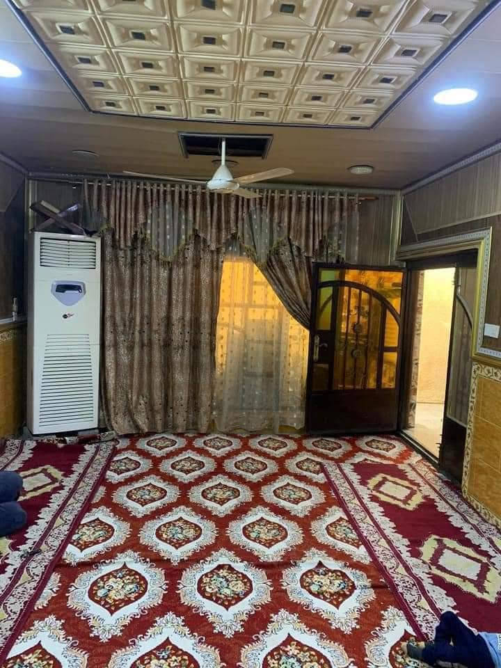 للبيع او مراوس 200 متر طابو ملك صرف طابقين مسلح  باسمي البيت يحتوي على 4 غرف نوم وستقبال 7ونص ×4 ومطبخ 5×6 وملحقات داخل وخارج ومحل طالع من البيت 5×6 موقع ممتاز على ساحه عنوان بغداد  الشعب نهاية فورتات مال مستشفى الزهراء الاهلي بدايه الجمعيه وراء الجامع محترك مقابل ساحه مونديال غير متواجد فيس شراي يتصل *********** /***********
