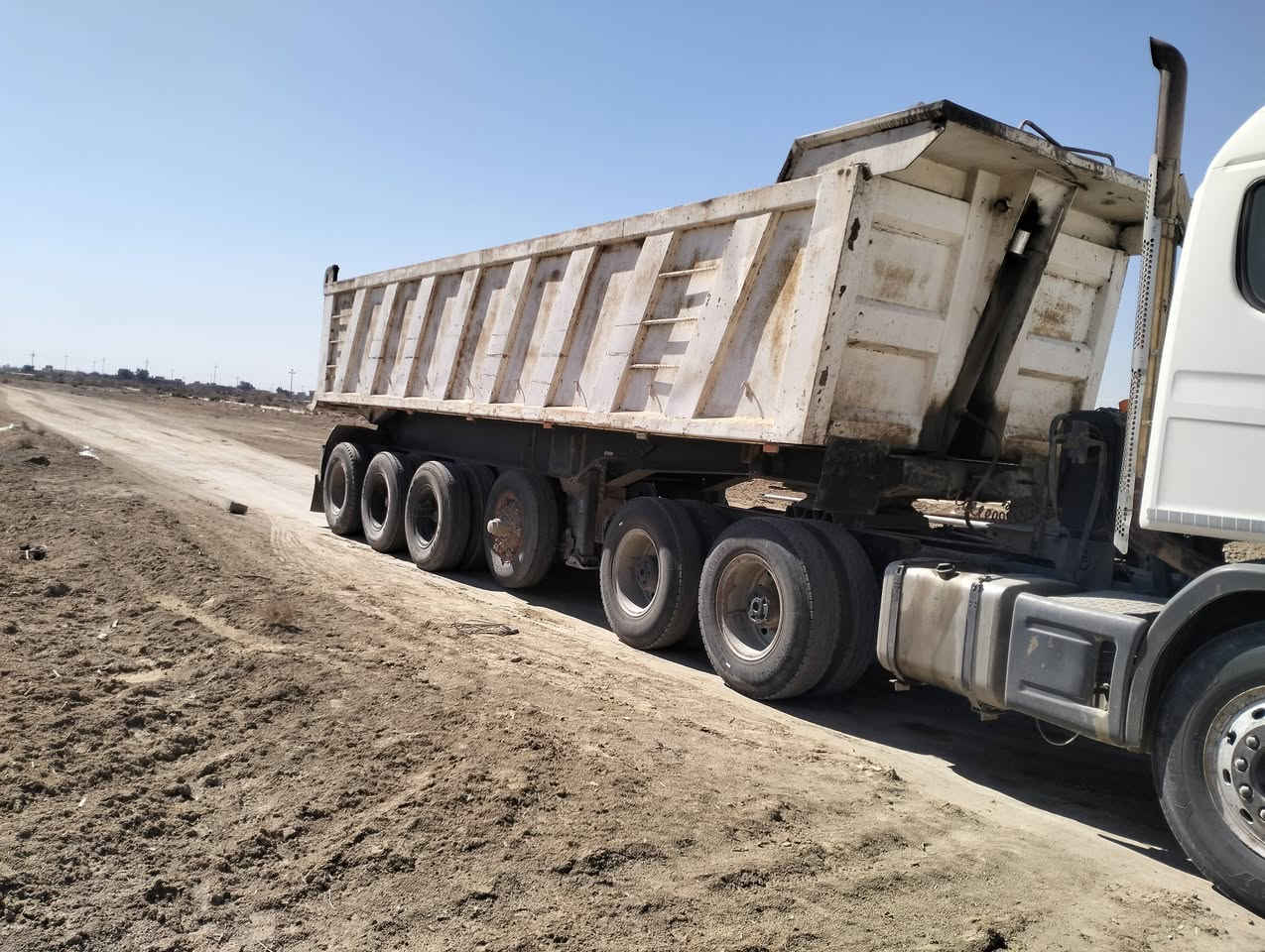 سلام عليكم عربانه للبيع مكفوله كفاله عامه بيه تخم تاير جديد  
4 دناكير تلاثه ثابته واحد تعليگ
42 متر مكعب 
مكان ناصريه
***********
***********
