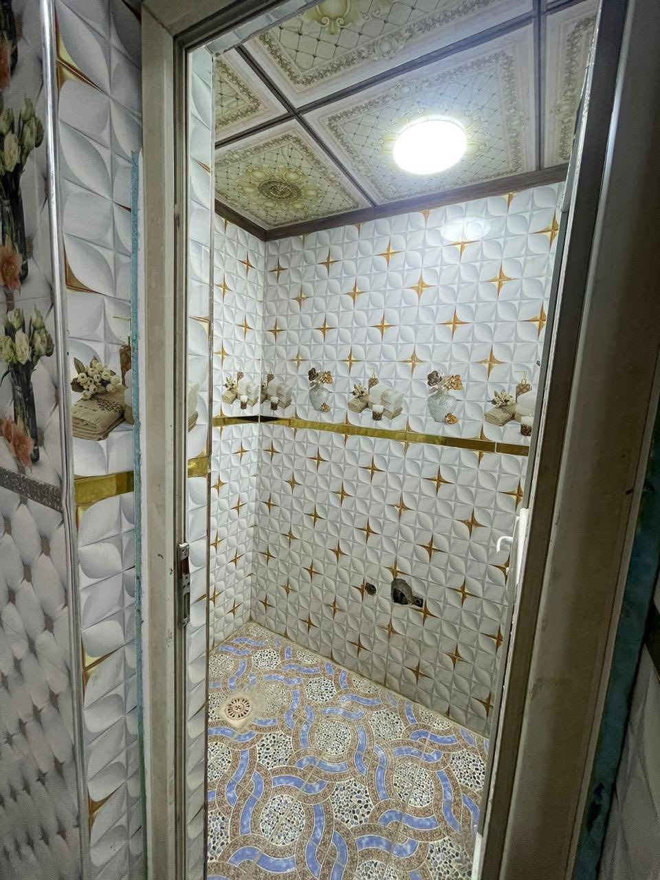 بيت للبيع مساحة 50 متر بصف الركن 

صب اساس وسقف 
منطقة 24 خلف حديقة شريط ميسان 
البيت نظيف كولش 
وخلفه شارع الشيوخ 
متكون البيت من طابقين
استقبال وصيحات بره وصحيات جوه ومكشوفة ومطبخ كبير او ممكن يصير صالة ويتحول المطبخ بالمكشوفة 
والفوك غرفة وصاله 
الاساس والسقف صب 
الطابق الثاني الغرفة والصالة اعكادة بيت جاهز 
السعر 69 مليون وبي مجال بسيط 
للاستفسار اتصال فقط 
***********
