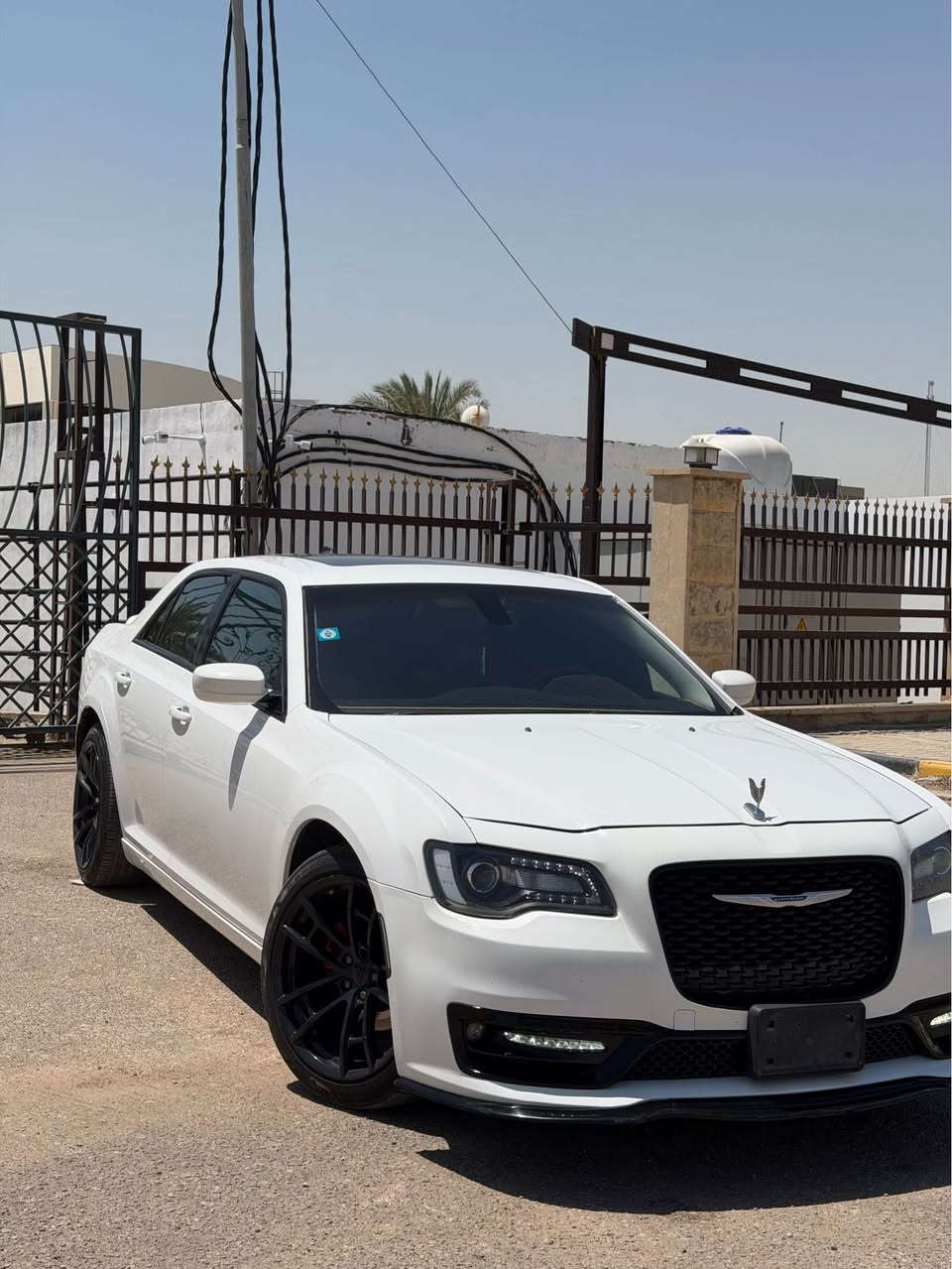 بيع سريع 
مواصفات كرايسلر 300C. موديل 2020
رقمه بغداد بسمي شرط مداور ثاني يوم 
* محرك V6 سعة 3.6  (Lamted).
* ناقل حركة أوتوماتيكي 8 سرعات.
* نظام دفع خلفي،  تو ويل .
* مقاعد جلد فاخرة مع تحكم كهربائي، وتدفئة وتهوية 
* شاشة لمس مع نظام Uconnect ودعم Apple CarPlay وAndroid Auto 
* ).
* كاميرا خلفية
* فتحة سقف بانورامية ).
* تشغيل السيارة بالبصمة مع الدخول الذكي.
* مكيف أوتوماتيكي ثنائي المناطق.
ويل20 تو سايز جديد 
ماشيه 58m
السياره استخدام شخصي 
ما مشتغله خط 
* 
* وسائد هوائية متعددة، ونظام ABS، والتحكم الإلكتروني بالثبات (ESC)، ونظام مانع الانزلاق.
حداديه كير مكينه تبريد كلشي جديد 
*
صبغ فقط بنيد  وشبرين كارت بجاملغ الخلفي 
الكشر صافي لا رصعه لا شخط لا بارد لا حالوب 
السعر (220قفل 
اللاستفسار (*********** النجف, العراق
