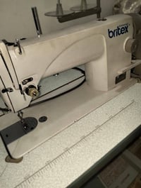 مكيانة خياطه  مستعمله قليل نضافه 100 /100  عنوان بغداد مدينة الصدر رقم...