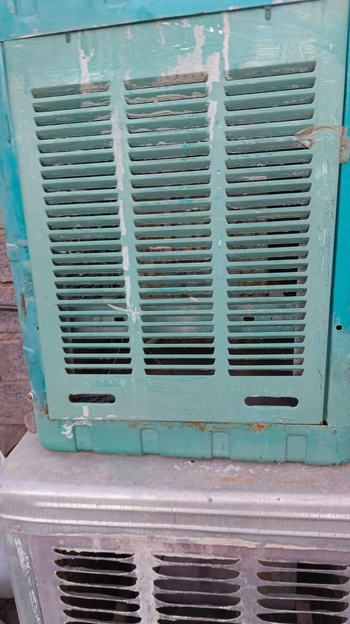 متوفر ٣ مبردات وحده الالمنيوم على ٦٠و ثنين يراني جبيرة ٥٠ صغيره ٤٠ و كونفيرا ٧٥
***********
