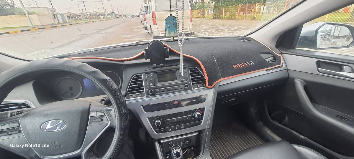 سوناتا وارد كوري خط واحد بانزين عادي  للبيع موديل 2017 مكفولة من الضربة رقم بصرة  السعر 125$ للاستفسار ***********
