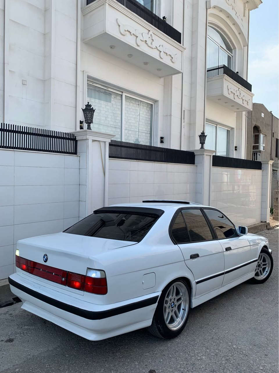 BMW 525

بيئم موديل ١٩٩٣ مةكينه ٥٢٥ سلايت توماتيك جام كارةباي لايت القه گيرو مةكينه كارةباي بةشةرت كامل سةيارةكة بيشو بشتي كراوته M  ويلي M سةيارةكة ئارم بلاستيكة برانةوة وةركةزان ليدوار شةرت سعري ٣٥ بو تيل *********** أربيل, العراق
