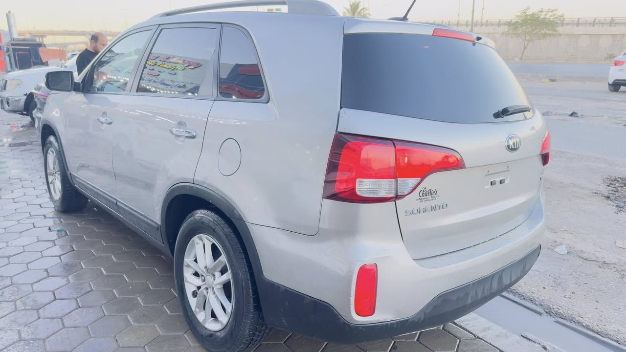 سلام عليكم كيا سورنتو 2015 ادوات كصه جنطه  بانزين بانزين سته سلندرV6 سبعه راكب كير مكينه حداديه جاهزة دخول جديد ارقام وسنويه انكليزي شمالي سياره تخبل  ماشيه 115 حقيقي وكلش جديده  سعر62 وبيها مجال للشراي مكانها نجف للاتصال***********
