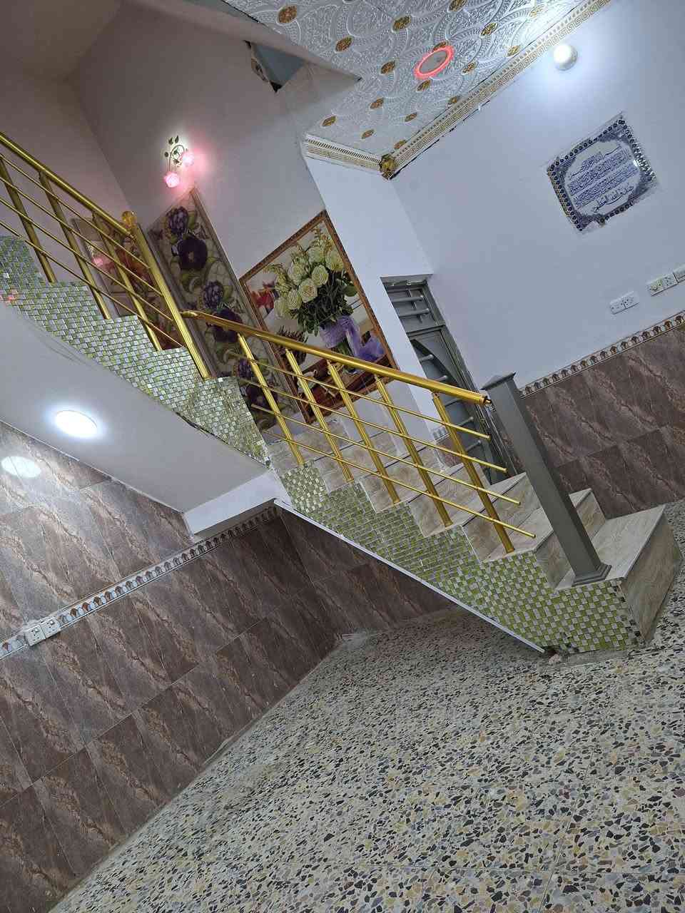 سلام عليكم خوان بيت البيع قطين مراوس مو مشكله لبيت بحي الغدير المساحه 100م ***********
