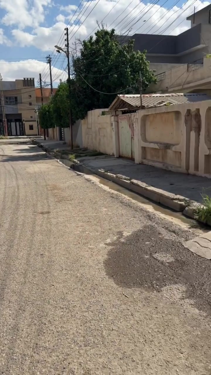 السلام عليكم ورحمة الله وبركاته
دار للبيع  ٢٠٠ متر طابقين مقابل متوسطة حسن البصري

الطابق الأرضي غرفتين وهول ومطبخ واستقبال وصحيات

الطابق الثاني 4 غرف وهول وصحيات مع بيتونه

للتواصل 

***********

أو مرسلة
