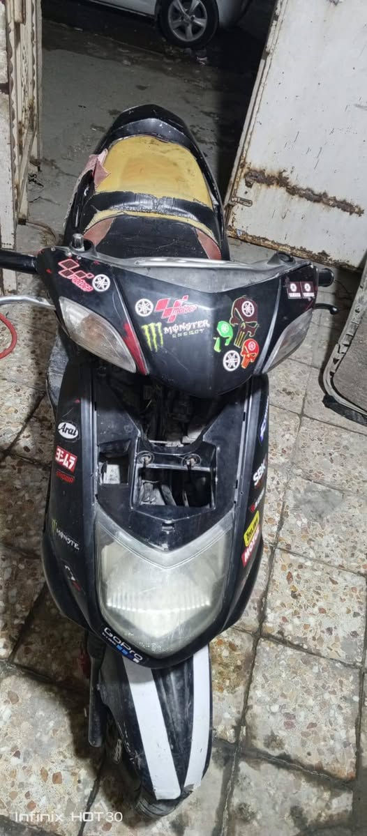 سلام عليكم سكنس نثيه نكره سلف عليها صالنصه حجم بوشتها 58ونص دراجه نقصها دوشمه والقاعده مال كفر مثل ما موضح بلصوره شلعه ومعدل تاكل الكاع دراجه مزوده بلحقيقه صوت الصالنصه طرب عنواني بياع شارع الضغط
السعر400وبيه مجال 
الرقم ***********
