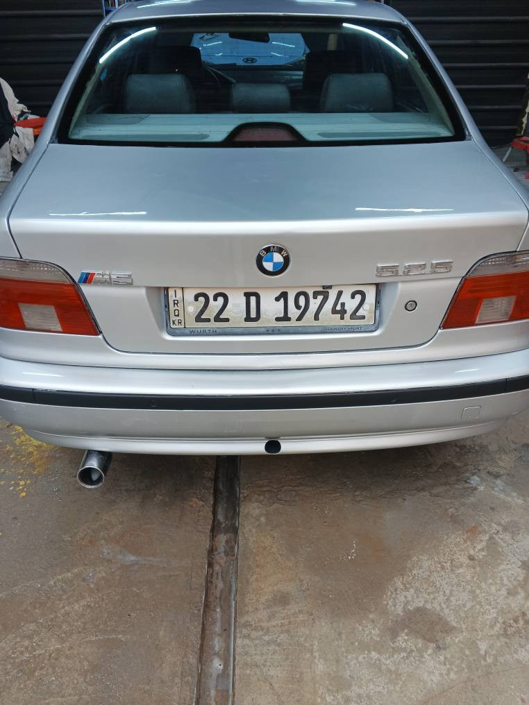 السلام عليكم 
E39
صقر موديل 2000 اصل 25دبل فانوس 
بيها محرك لوك قبل فتره مبدل 28دبل فانوس 
كير كفاله صبغ عام فقط بدون ضربه 
صدر وحداديه ومشط لوك قبل اسبوعين بدلتهن 
تخم تاير جديد  السياره بلاديه من الطول للطول وما بيها ولا جطل  سلايت ٣طكات 
تبريد ثلج تدفئه فول 
تراكشن Absكله شغال 
كروز سرعه تحكم ستيرن شاشه كار بلي كامرا خلفيه
السياره ما بيها نقص برغي شرط التحويل أو الوكاله للبيع او المراوس حسب القناعه السعر 98ورقه وبيها مجال بسيط مكاني ميسان للاستفسار الاتصال على *********** عمارة, ميسان
