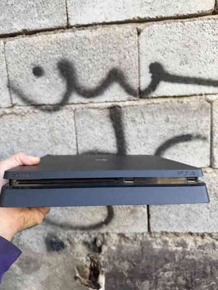 بلي 4 سلم .ذاكرة 500 GB نظيف .ملحقاته كامله بس جوستكات عاطله .مع 7 اقراص العاب . بلي اونلاين غير مهكر . السعر 290 وبي مجال 🛑 واذا تريد انطيك اليدات هديه وياه وانت صلحهن اليدات الاصليه يتصلحن . مكاني ديالى جديدة الشط الرقم ***********
