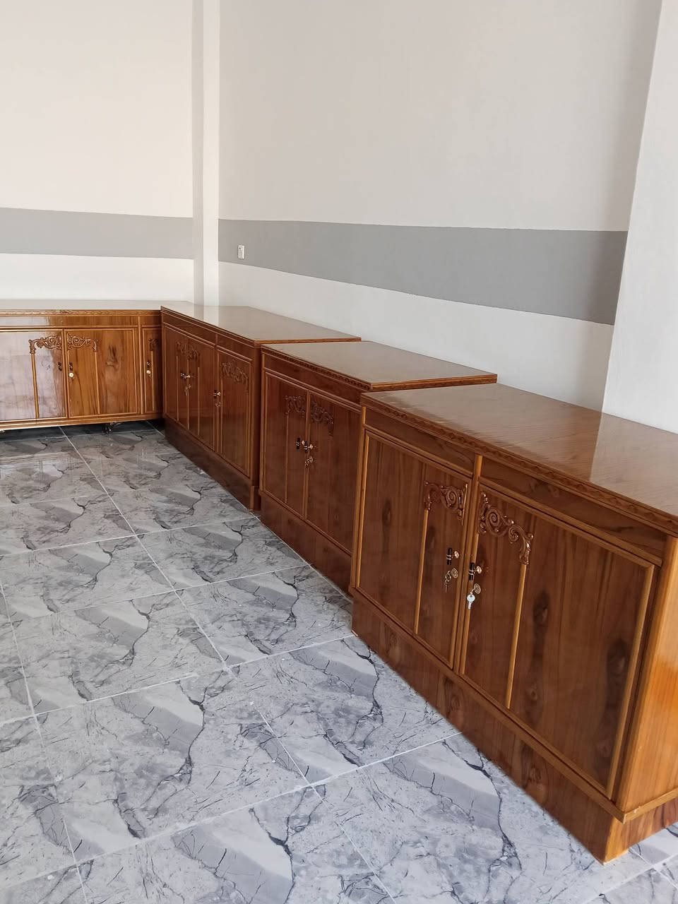 معرض ومعمل الزبيدي لعمل غرف النوم والبوفيات بأنواعها بوفيات شماليه تخم ديوان جرابي شغل عراقي صاج درجه اولا وبأنسب الاسعار العنوان بلدروز مدخل البوابه قرب حسينيه بيت عاشور ***********
