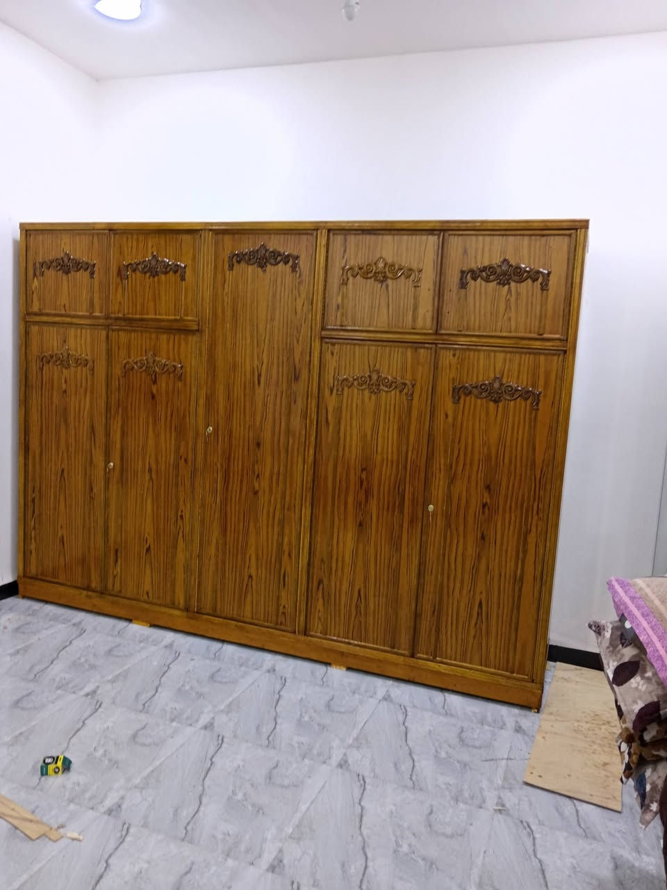 السلام عليكم

قسم من شغلنه نجارة تزكام اشتغل حسب الطلب والتصميم

مكاني الصويره هذا رقمي ***********
