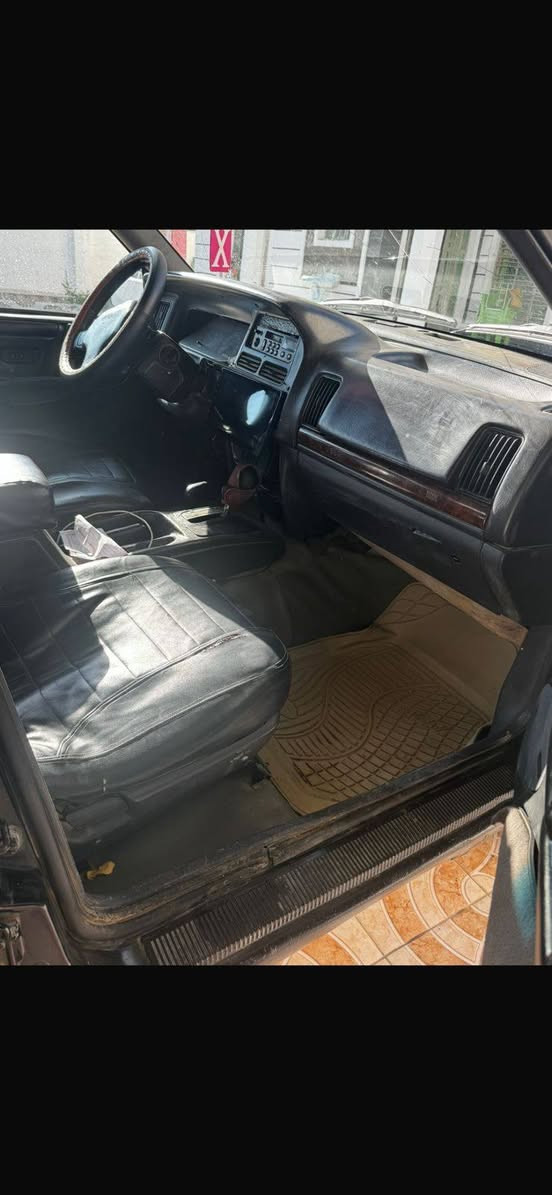 السلام عليكم
جيب شيروكي موديل ١٩٩٣    رقم ديالى الانكليزي بدون حادث مصبوغه جماليه كير وَمكينه محور في في تي كهرباىيات شغاله كلهة شرط التحويل كله اصولي عنواني بغداد اللامين السعر 41ورقه وبيهة بسيط
***********
